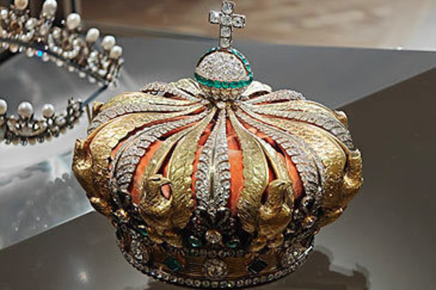 Empress Eugenie’s crown on display at Louvre (Zhang Dengke/Getty)