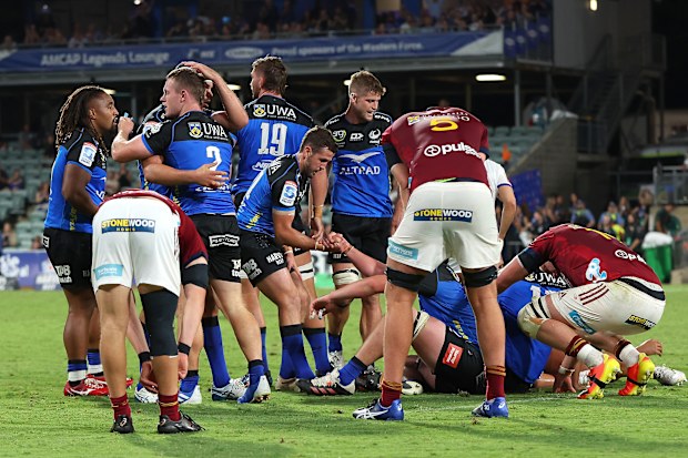 The Force celebrate winning the round nine Super Rugby Pacific match against the Highlanders.