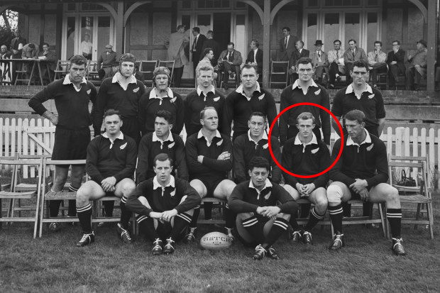 Ralph Caulton (circled) with the 1963 New Zealand All Blacks team. 