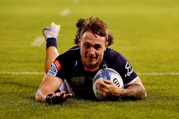 Corey Toole of the Brumbies scores a try.