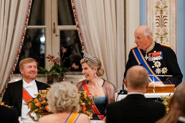 Oslo 20211109. King Willem-Alexander, Queen Maxima of the Netherlands, King Harald of Norway during a gala dinner at the Palace during the first day of the state visit from the Netherlands. Photo: Terje Pedersen / NTB