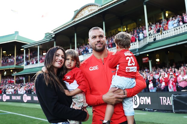 Lance Franklin of the Swans farewells the crowd with his wife Jesinta Franklin and children during a lap of honour during the round 24 AFL match between Sydney Swans and Melbourne Demons at Sydney Cricket Ground, on August 27, 2023