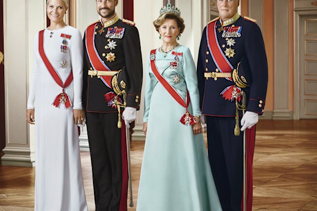 OSLO, NORWAY - JANUARY 15: (FOR EDITORIAL USE ONLY)  In this handout photo provided by the Royal Court, Princess Mette-Marit of Norway, Crown Prince Haakon of Norway, Queen Sonja of Norway and King Harald V of Norway pose for an official photograph from the Royal Court on January 15, 2016 in Oslo, Norway. (Photo by Jørgen Gomnæs, the Royal Court via Getty Images)