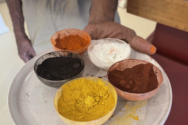 You'll meet local artists at the Waringarri Arts Centre. 