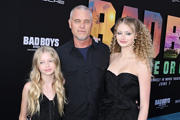 Eric Dane with his daughters in 2024.