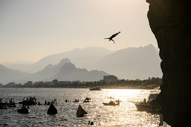Rhiannan Iffland dives from the 22 metre platform in Antalya, Turkiye.