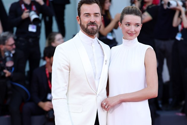 Justin Theroux and Nicole Brydon Bloom 