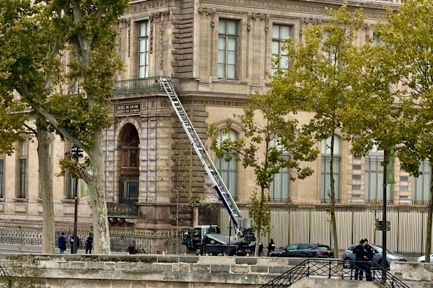 Louvre museum heist