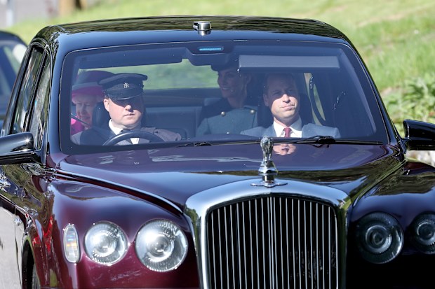 Queen Elizabeth, Kate Middleton, Prince William attend church near Balmoral