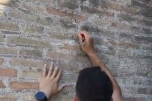 rome colosseum defaced