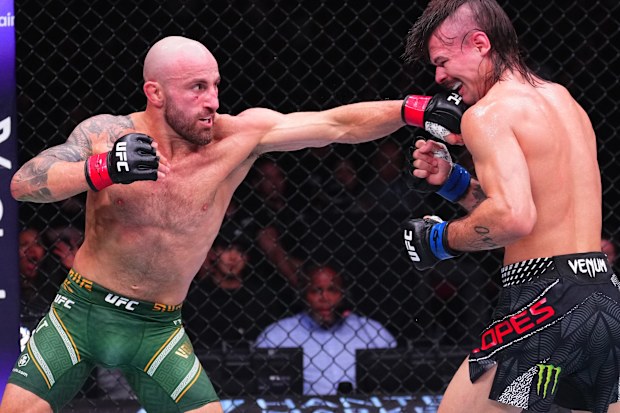 Alexander Volkanovski taking on Diego Lopes in Sydney.