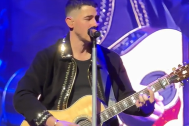 Jonas Brothers pay tribute to Liam Payne in concert 