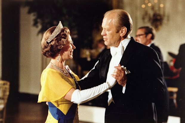 Queen Elizabeth dances in footage from Ghillies' Ball at Balmoral Castle