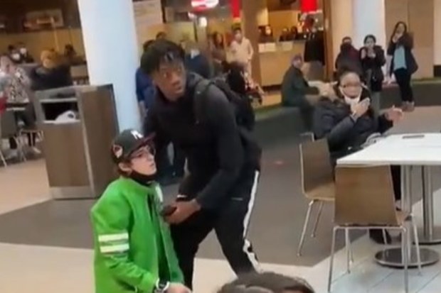 US State responds to truly terrible marriage proposal in a food court: 'Please don't'