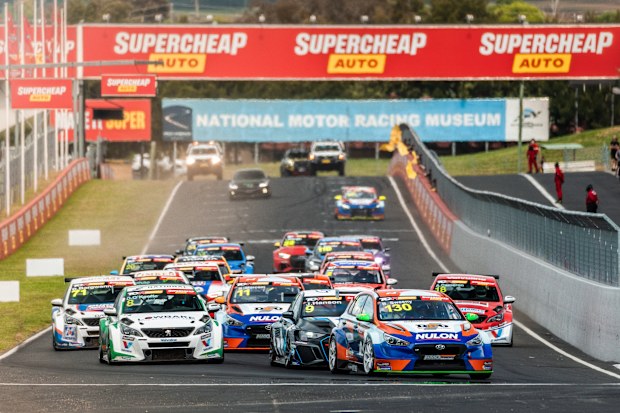 The start of the first TCR Australia Series race at the Bathurst International.