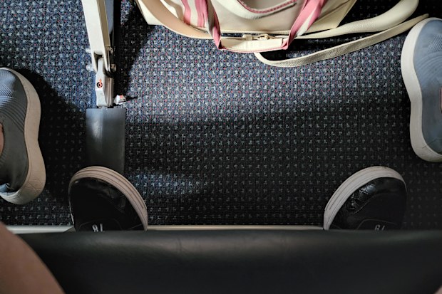 reddit post plane passenger complains about feet