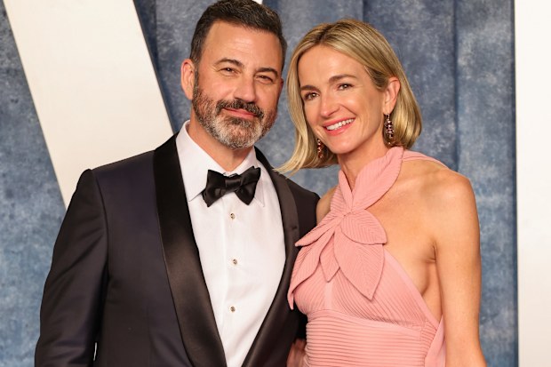 Jimmy Kimmel and wife Molly McNearney attend the 2023 Vanity Fair Oscar Party Hosted By Radhika Jones at Wallis Annenberg Center for the Performing Arts on March 12, 2023 in Beverly Hills, California.