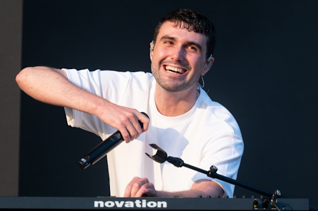 Fred Again performs at Day 3 of Glastonbury Festival 2023 on June 23, 2023 in Glastonbury, England. (Photo by Shirlaine Forrest/Redferns )