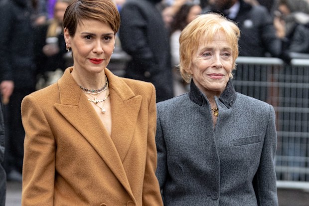 Sarah Paulson and Holland Taylor attend the Fendi Couture Haute Couture Spring Summer 2023 show as part of Paris Fashion Week  on January 26, 2023 in Paris, France. 