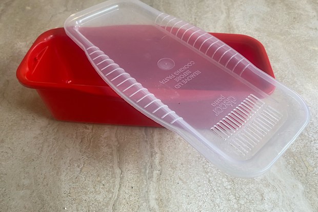 Pasta cooking container