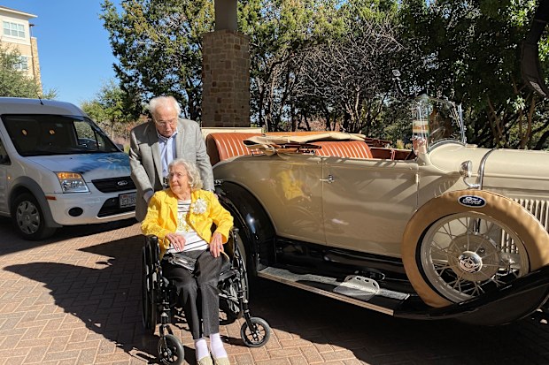 World's oldest living couple celebrate 80th wedding anniversary