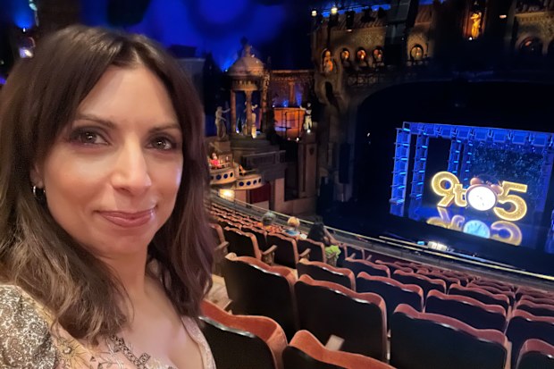 Jo Abi op ed 9 to 5 the musical