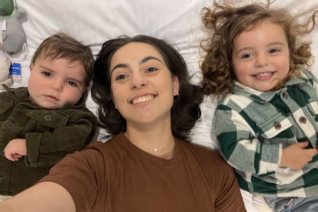 Nikolina alongside her two sons Noah and Leo. 