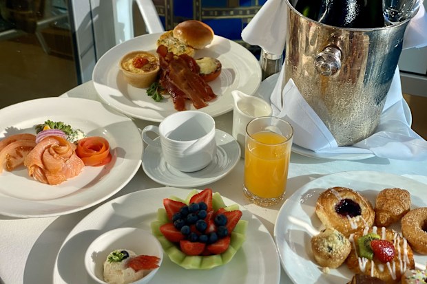 What food is included in a cruise: Your expert guide to eating onboard