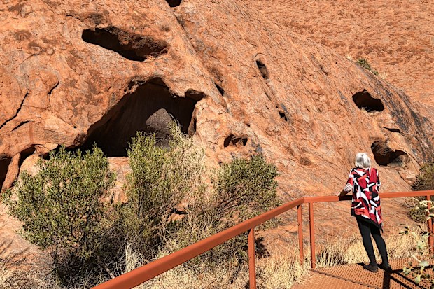 brian and linda Uluru