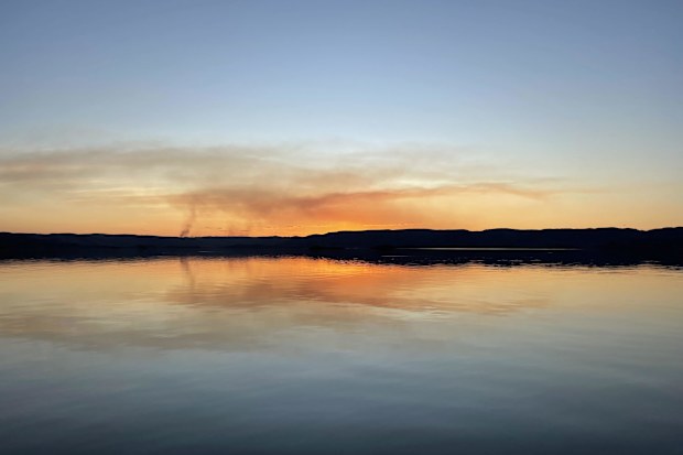 The Lake really likes to turn it on during sunset. 