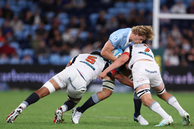 Ned Hanigan of the Waratahs is challenged by Tupou Vaa'i and Kaylum Boshier of the Chiefs