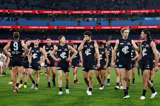 Blues, 2025 AFL 17. Hafta maçında Collingwood'a karşı kaybettikten sonra üzgün görünüyor