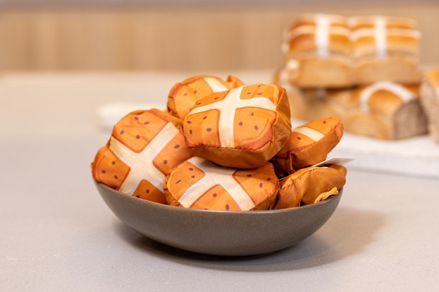 Woolworths launches limited edition hot cross bun bags
