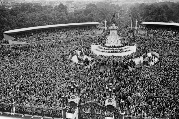 Photo of the crowds seen on June 2, 1953 for Queen Elizabeth's Coronation have been shared by Clarence House in left) to compare to those packing in the Mall on June 2, 2022 to celebrate the Queen's 70-years on the throne
