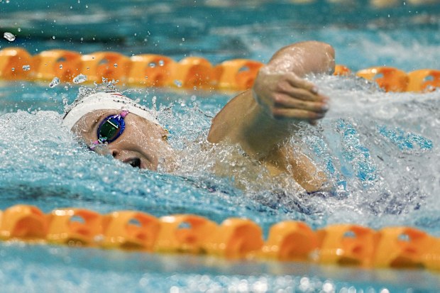 Mollie O'Callaghan powering through the 200m freestyle final.