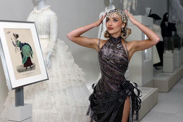 Sabrina Carpenter attend the 2026 Met Gala celebrating "Costume Art" at the Metropolitan Museum of Art on May 04, 2026 in New York City.  (Photo by Arturo Holmes/MG26/Getty Images for The Met Museum/Vogue)