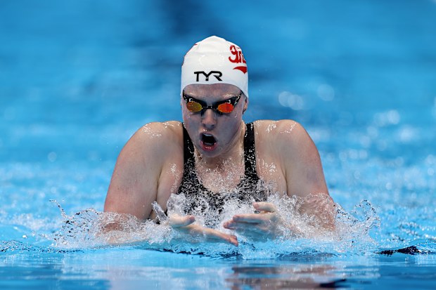 Lilly King of the United States in action at her country's Paris 2024 trials.