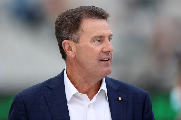 MELBURNAS, AUSTRALIJA – KOVO 30 d.: buvęs kriketo žaidėjas Markas Tayloras dalyvauja valstijos buvusio Australijos kriketo žaidėjo Shane'o Warne'o atminimo ceremonijoje Melburno kriketo aikštėje 2022 m. kovo 30 d. Melburne, Australijoje. Warne'as staiga mirė būdamas 52 metų penktadienį, kovo 4 d., atostogaudamas Tailande. (Roberto Cianflone'o / „Getty Images“ nuotrauka)