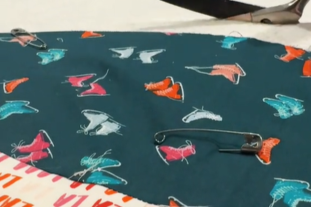 how to make a christmas tree skirt