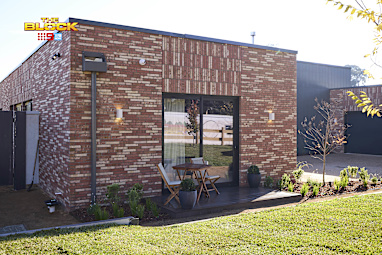 Sonny and Alicia's Frontyard and Façade | Week 12