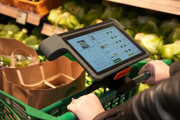Woolworths is expanding the roll-out of its digital supermarket trolley, allowing thousands of customers to track their spending in real-time.