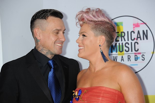 pink and carey hart pink denies break up reports 