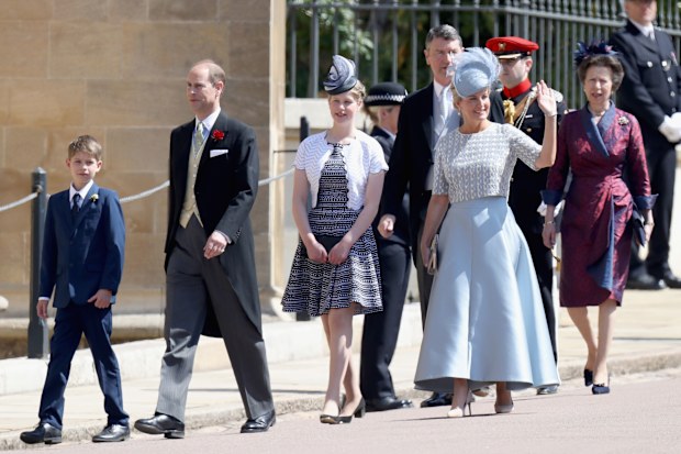 Prince Edward's cake cutting skills have everyone talking 