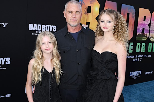 Eric Dane with his daughters in 2024.