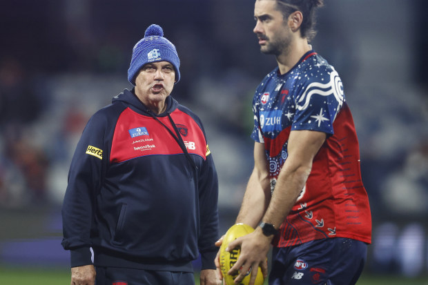 GEELONG, AUSTRALIA - JUNE 22: Demons assistant coach Mark Williams speaks with Brodie Grundy of the Demons before the round 15 AFL match between Geelong Cats and Melbourne Demons at GMHBA Stadium, on June 22, 2023, in Geelong, Australia. (Photo by Daniel Pockett/Getty Images)