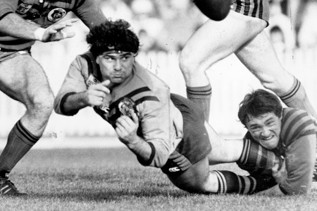 Benny Elias gets a pass away for Balmain in 1986.