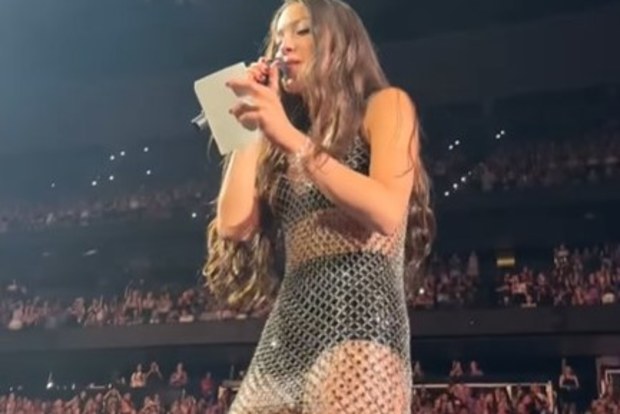 Olivia Rodrigo does a fan's gender reveal