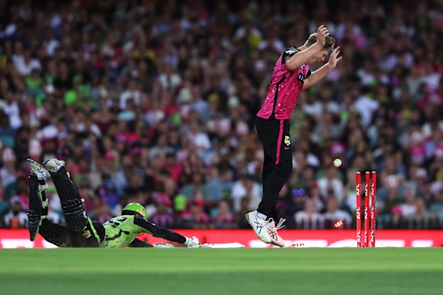 Matthew Gilkes of the Thunder is run out as Jack Edwards reacts.