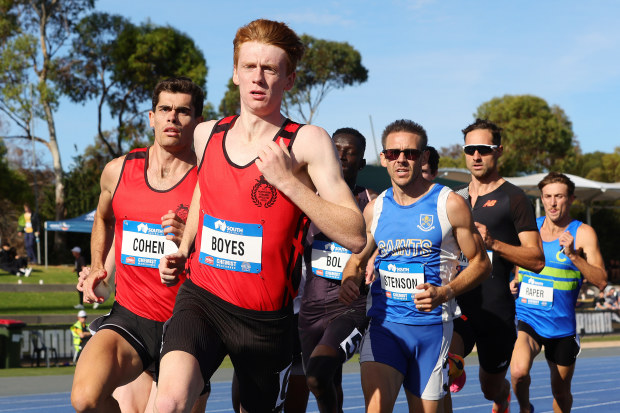 Luke Boyes leading the men's 800m final at the Australian Track and Field Championships.