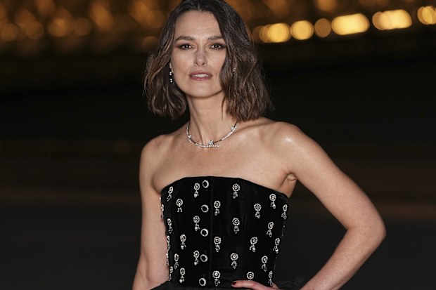 Kiera Knightley poses for photographers upon arrivals for Le Grand Diner du Louvre during the Fall/Winter 2025-2026 Womenswear fashion week, Tuesday, March 4, 2025, in Paris. 